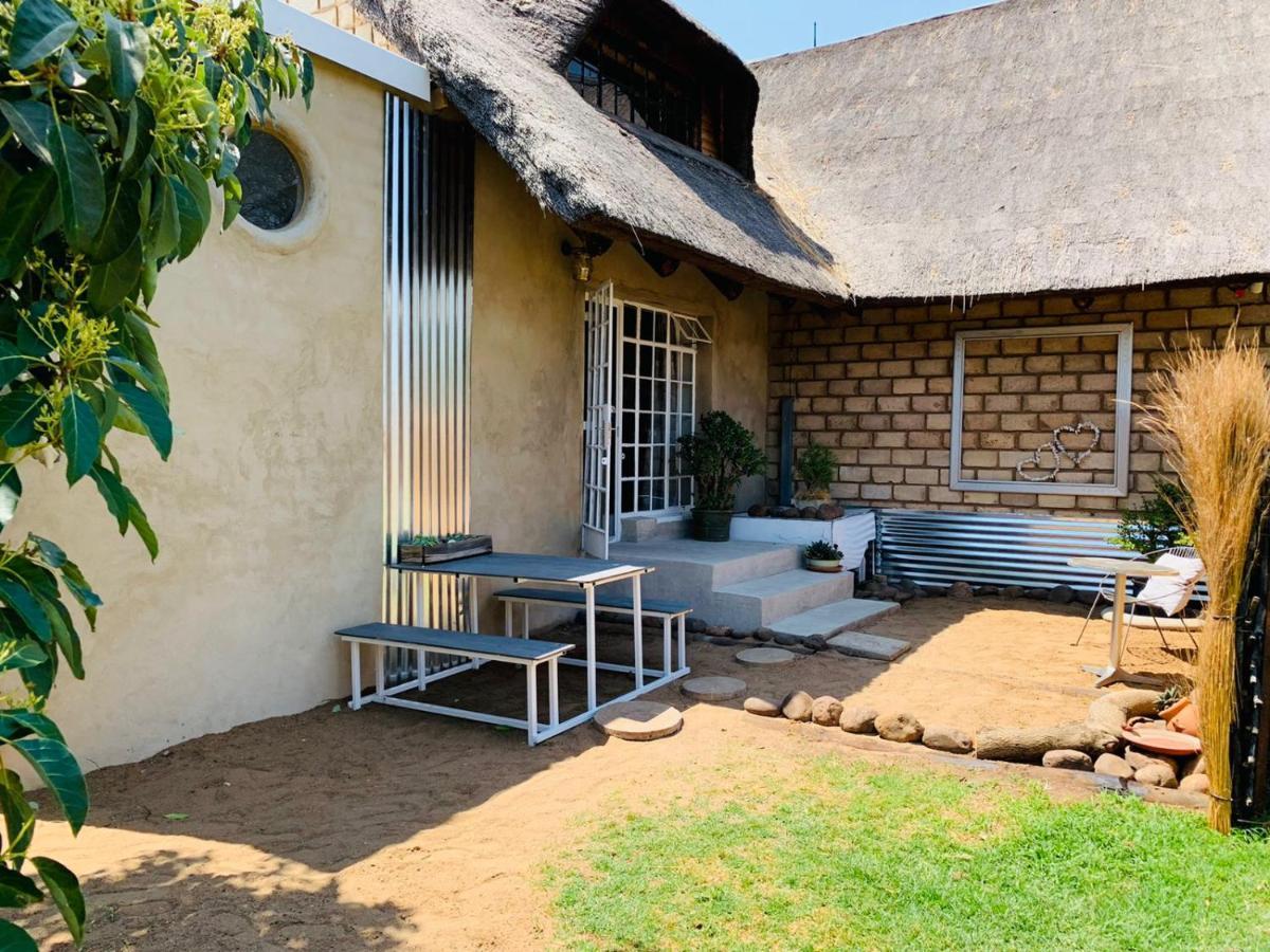 Farm Vibes Guesthouse Brits Buitenkant foto